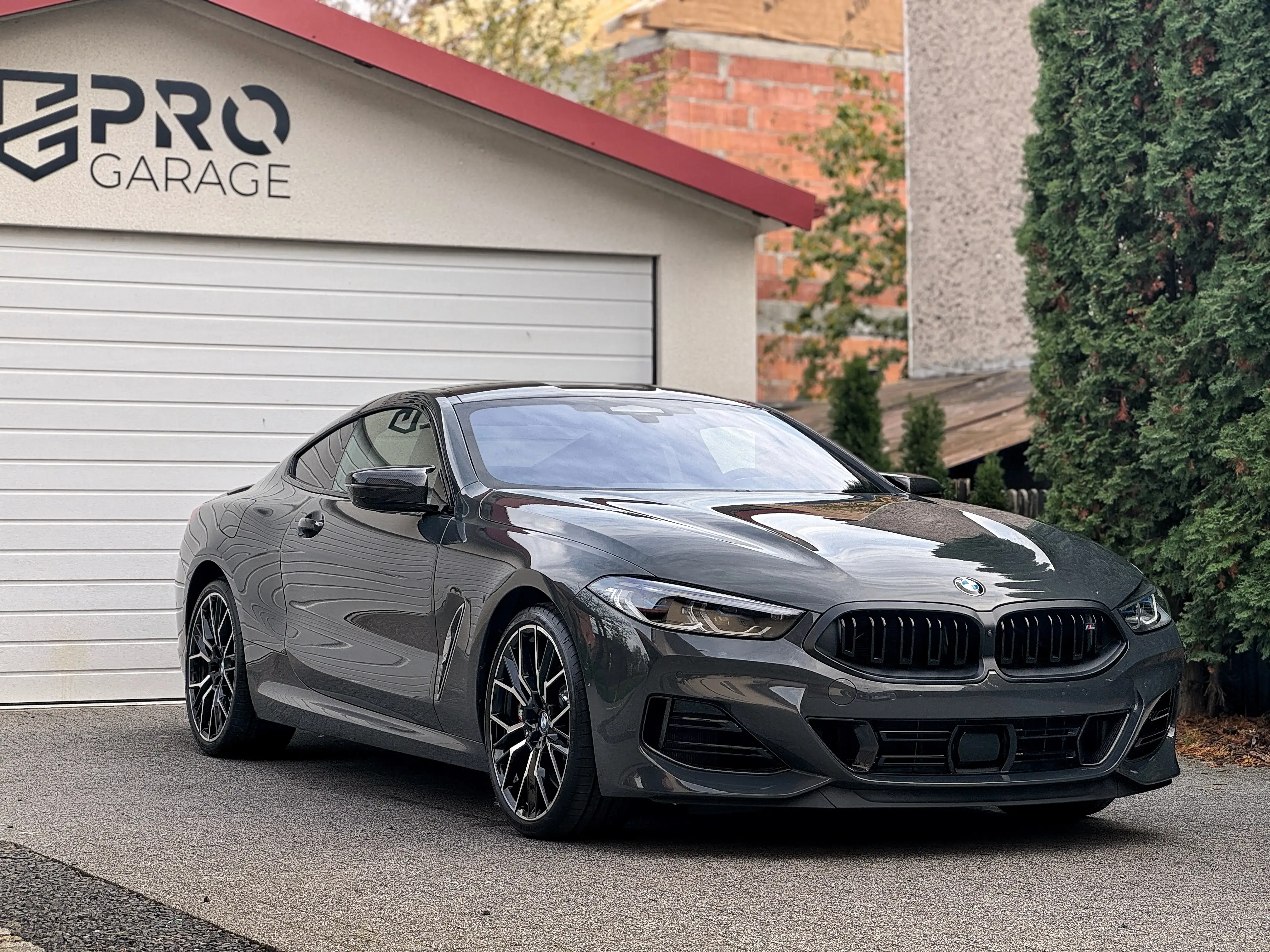 BMW 850i Coupe - View 5