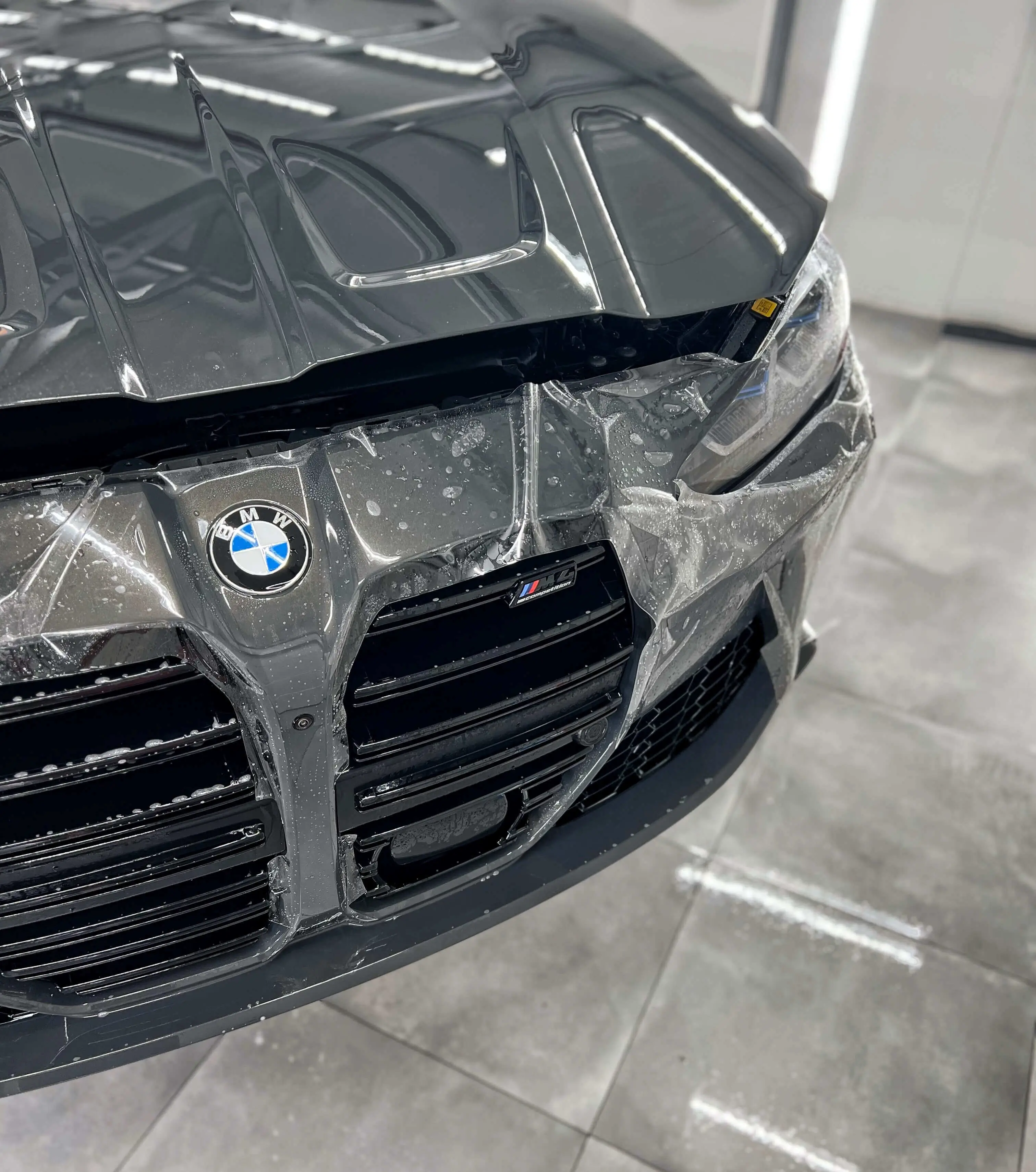 BMW M4 - View 2