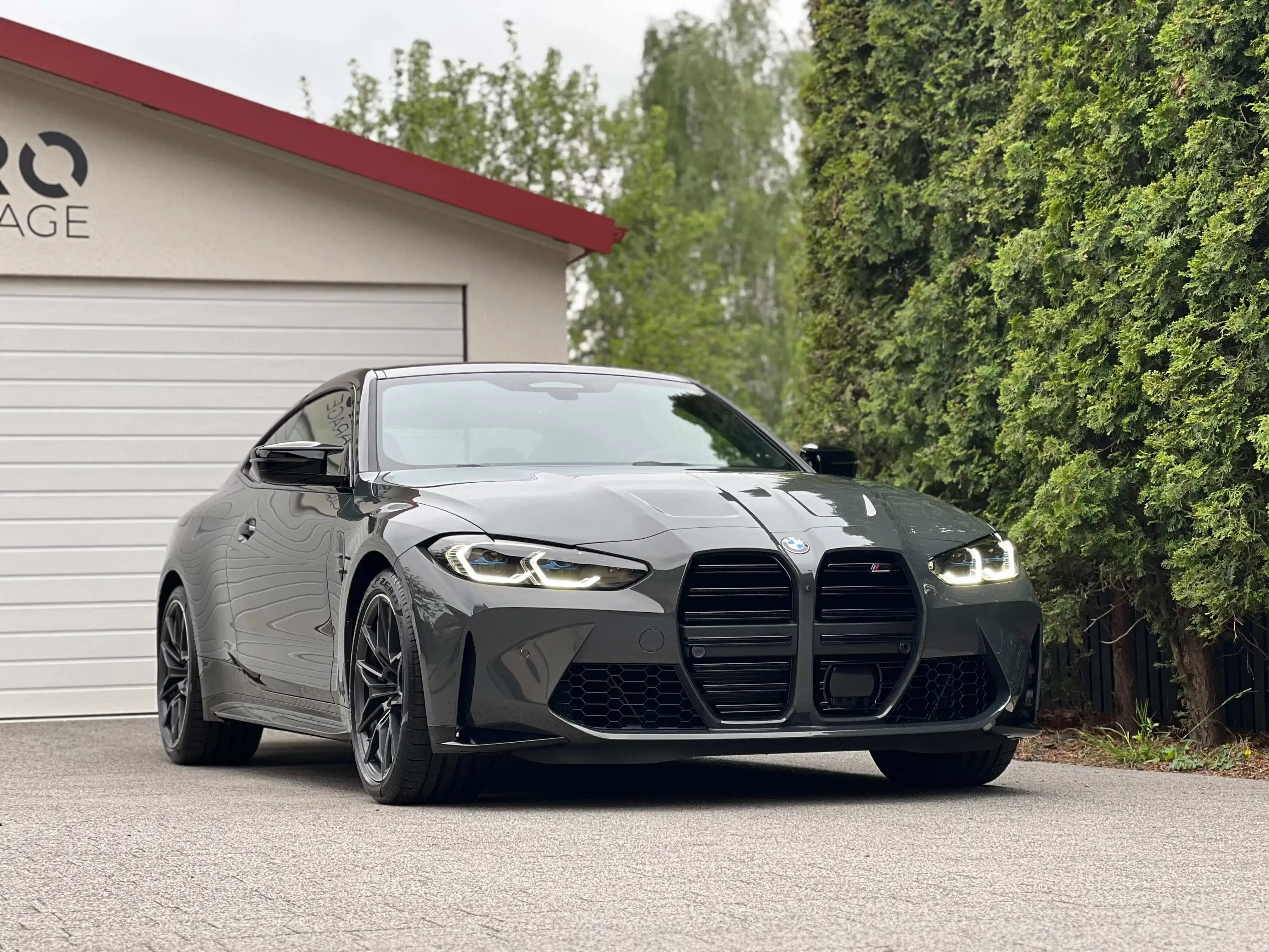 BMW M4 - View 4