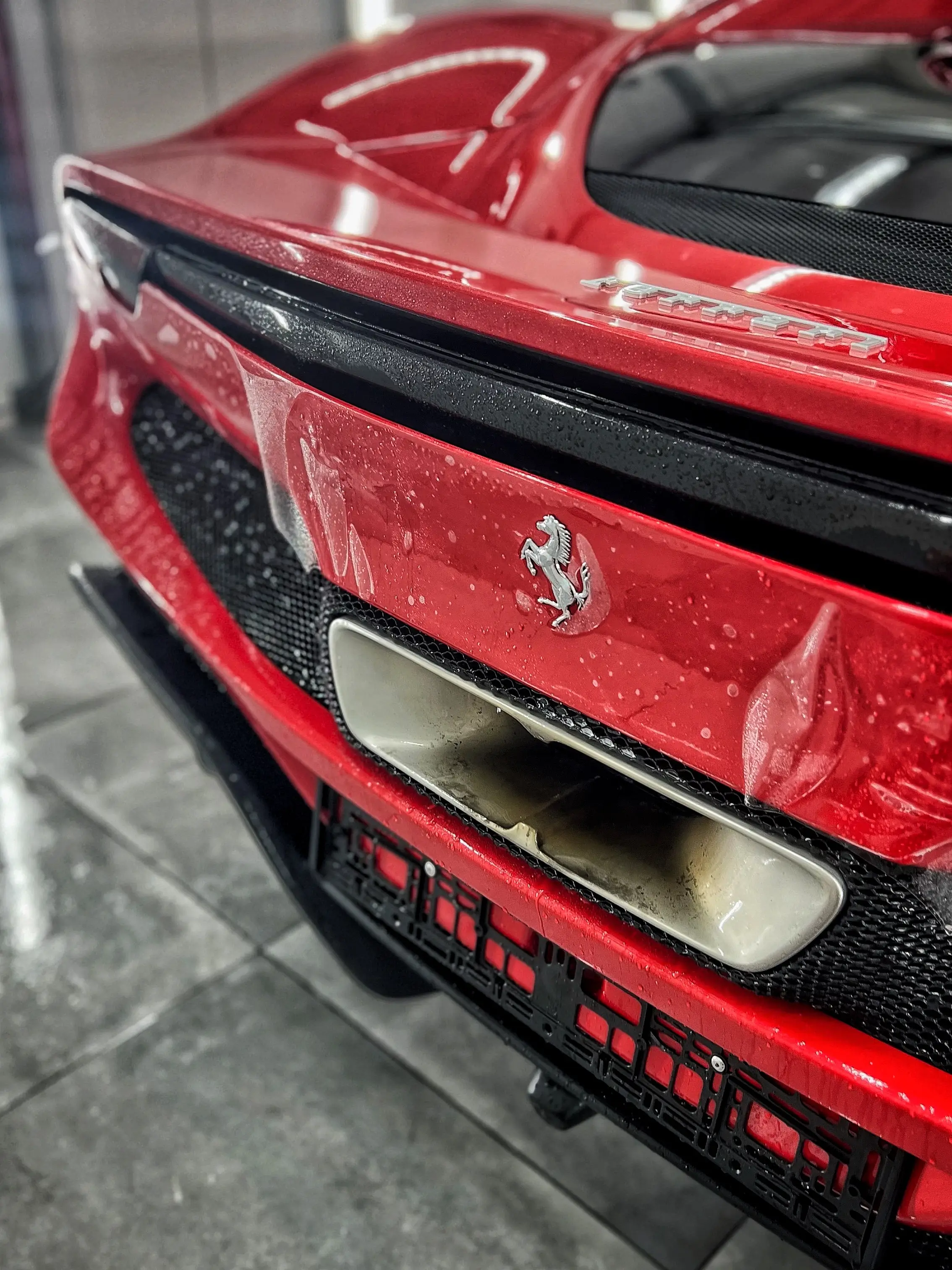 Ferrari F8 - View 1