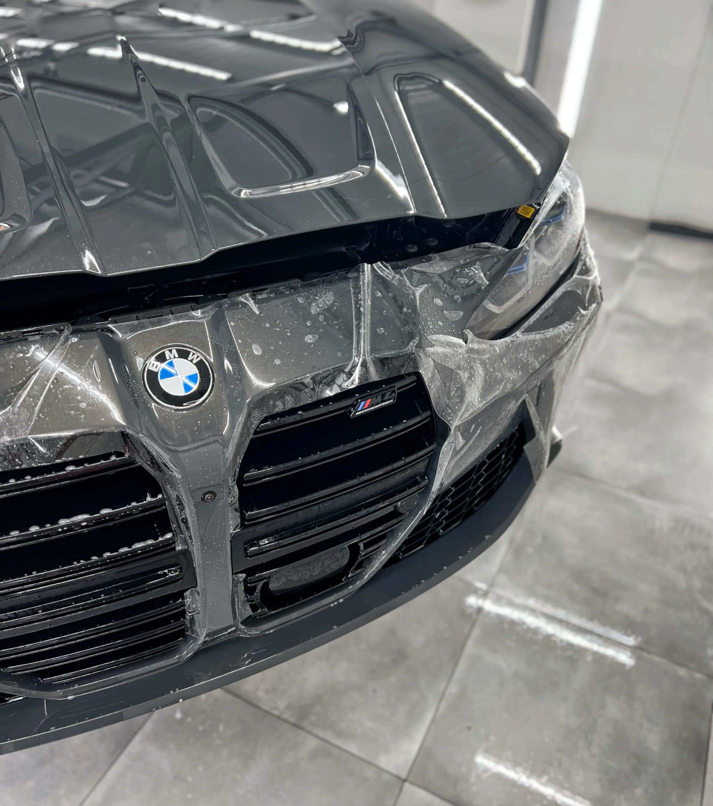 BMW M4 - View 2