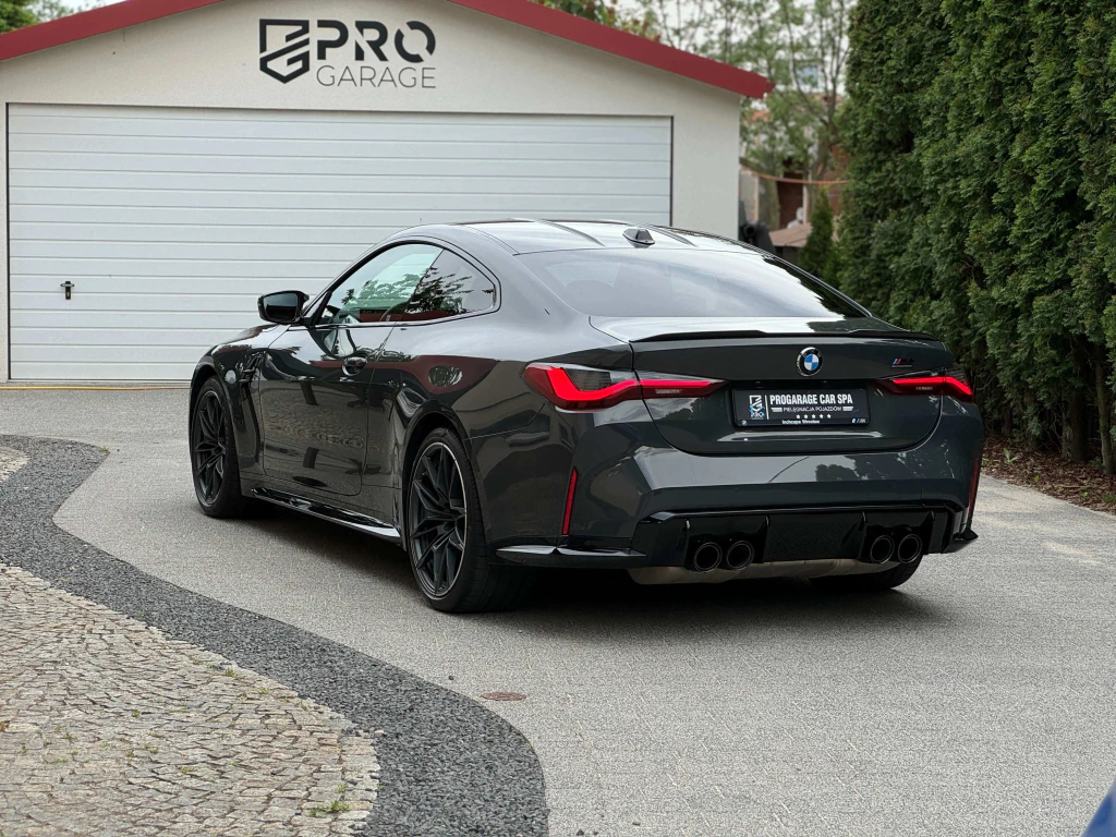 BMW M4 - View 9