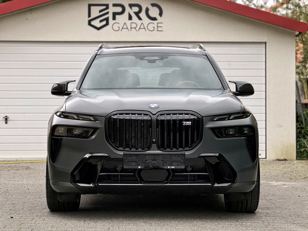 BMW X7  - View 7