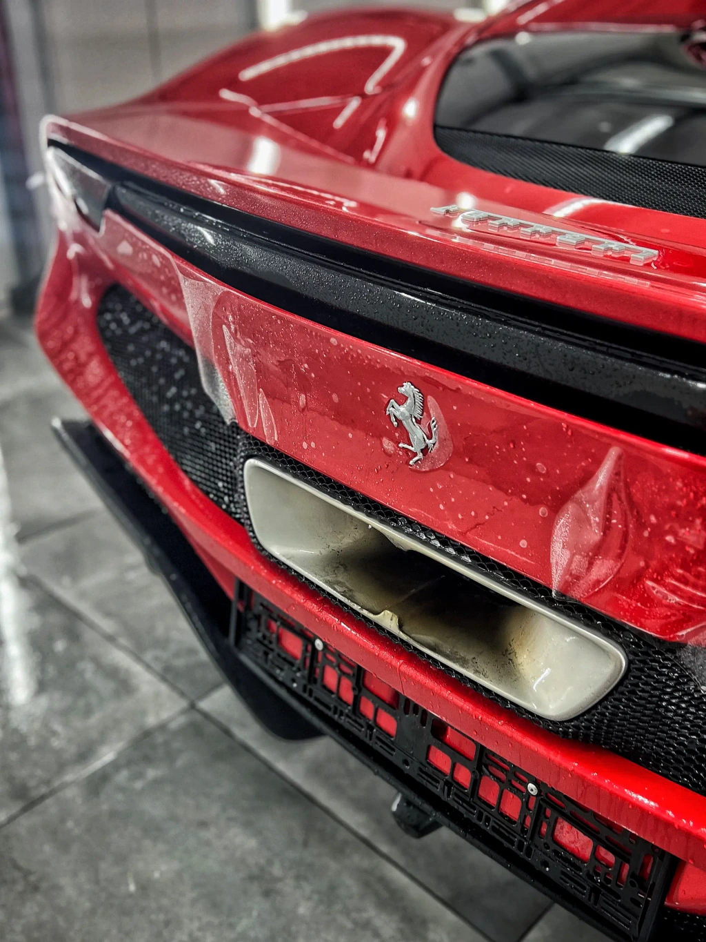 Ferrari F8 - View 1