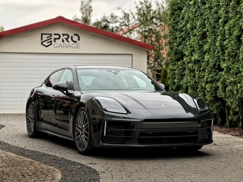 Porsche Panamera - View 1